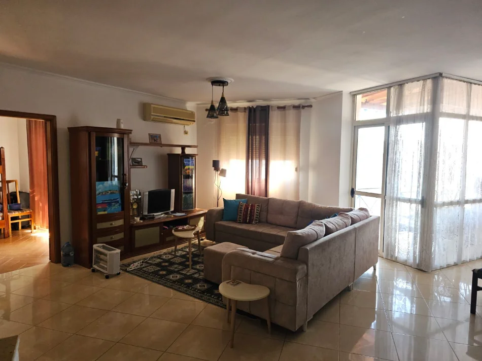 Tirane, For Rent 2+1 Apartment with Balcony, 9th Floor, 111 m², 650 € (Rruga e Barrikadave)