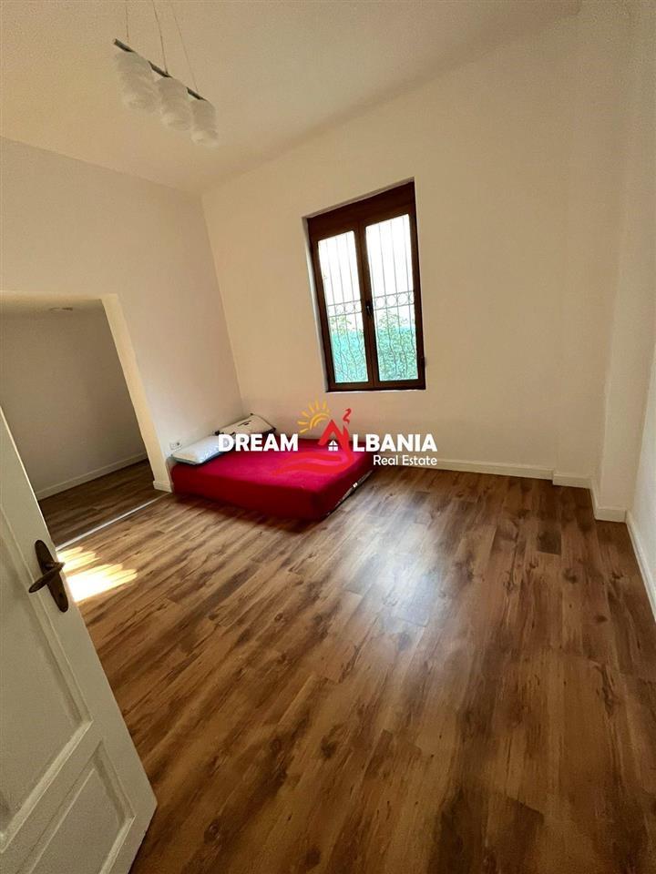 Vile privata 3+1+2 in vendita vicino al Mercato Nuovo, ID 4141042