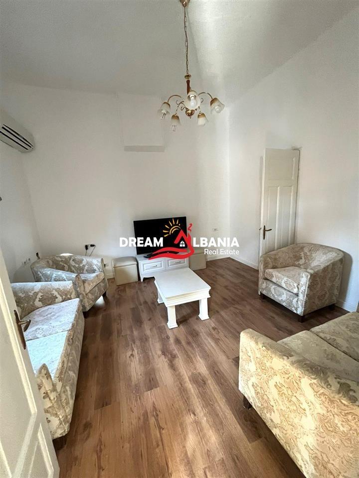 Vile privata 3+1+2 in vendita vicino al Mercato Nuovo, ID 4141042