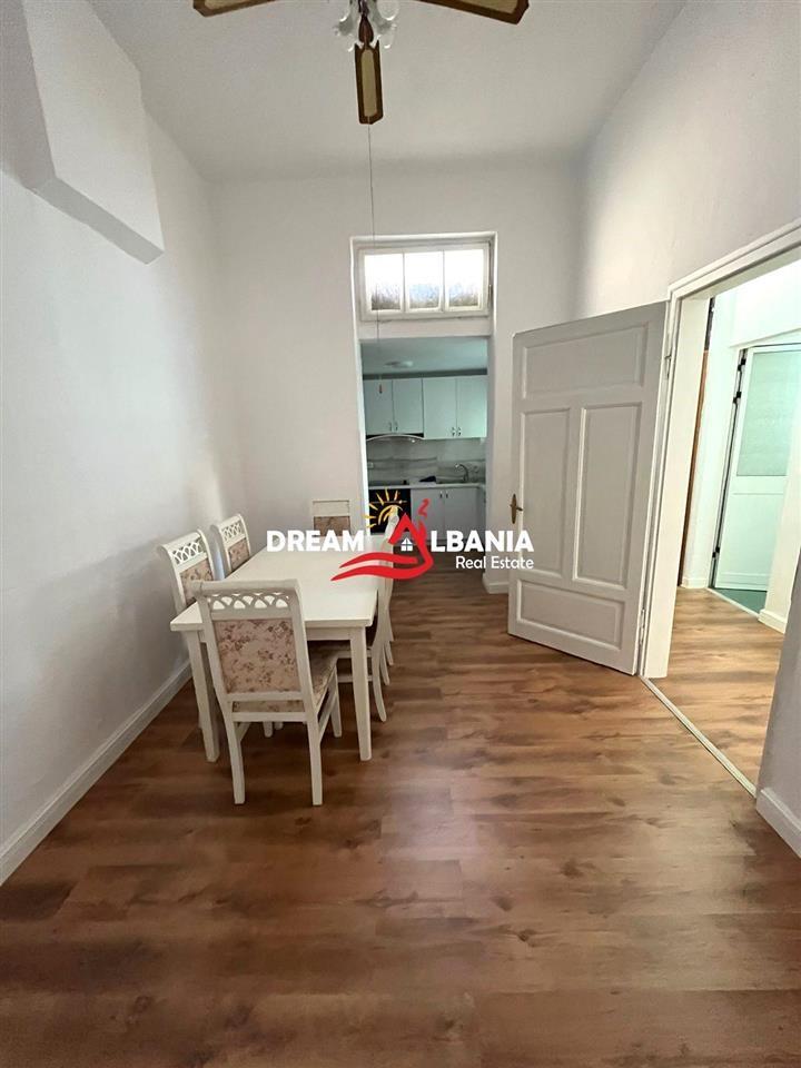 Vile privata 3+1+2 in vendita vicino al Mercato Nuovo, ID 4141042