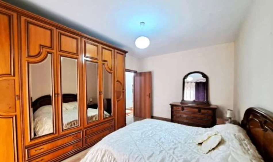 Tirane, affitto appartamento 2+1+Balcone Piano 6, 105 m² 700 € (VIA KAVAJES)