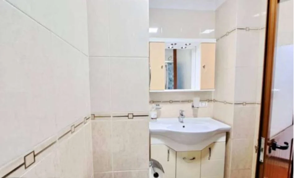 Tirane, affitto appartamento 2+1+Balcone Piano 6, 105 m² 700 € (VIA KAVAJES)