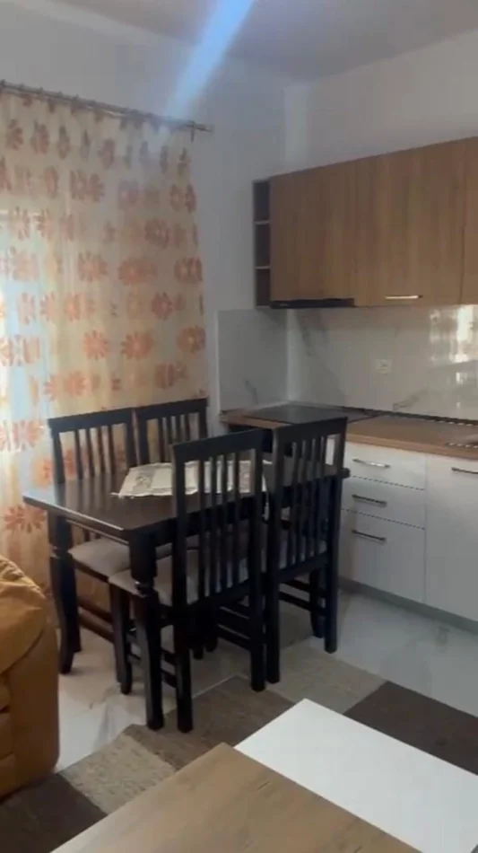Tirane, Apartment 2+1 for Rent, First Floor, 80 m², €400 (Rruga Njazi Meka)