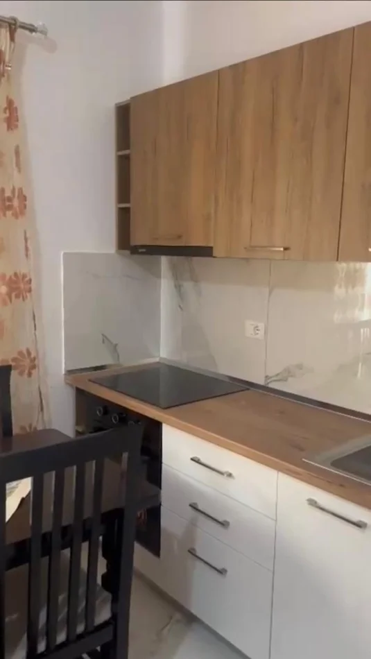 Tirane, Apartment 2+1 for Rent, First Floor, 80 m², €400 (Rruga Njazi Meka)