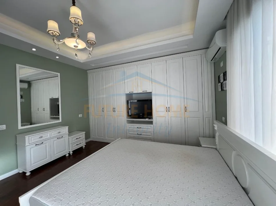 Tirana, Rent a 1+1 Apartment with Veranda, 8th Floor, 65 m², 550 € (Ish Dogana)