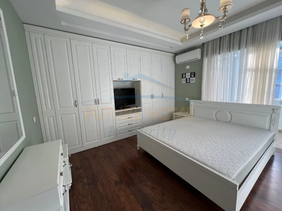 Tirana, Rent a 1+1 Apartment with Veranda, 8th Floor, 65 m², 550 € (Ish Dogana)
