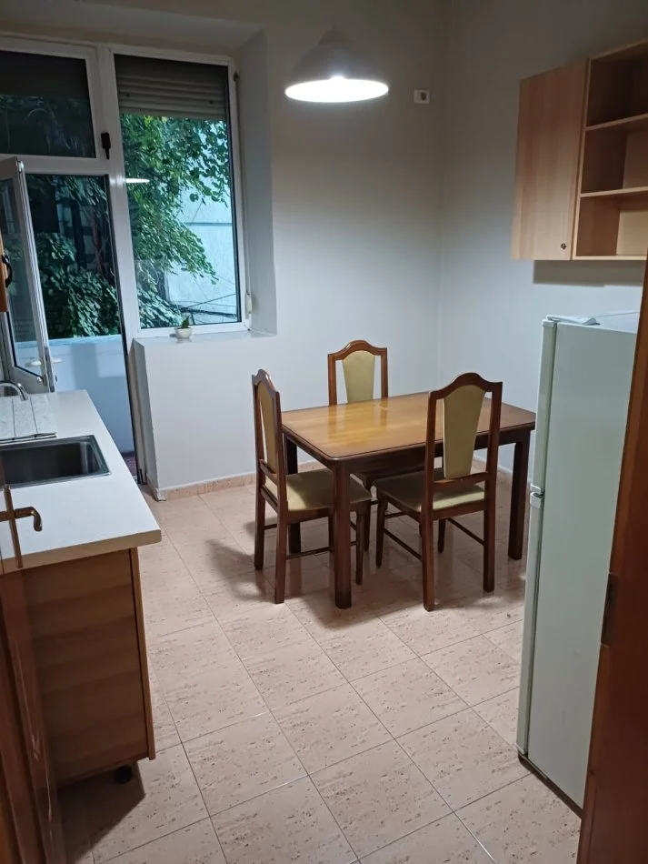 Tirane, affitto mensile appartamento 1+1 Piano 2, 84 m² 650 € (Piazza Willson)