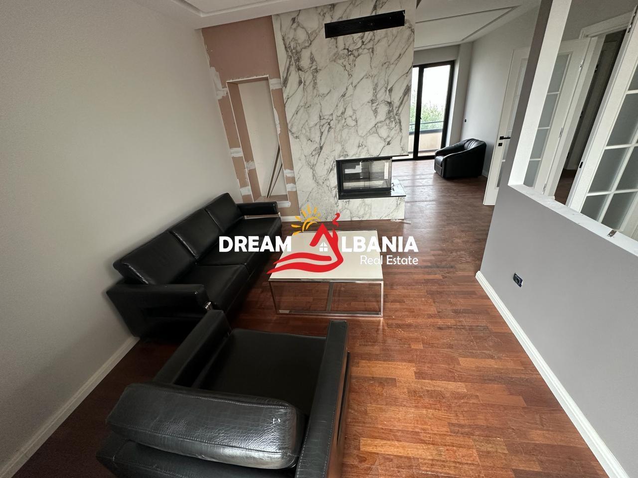 Jepet me qera villa 4 kateshe në zonën e Farkës së vogël pranë