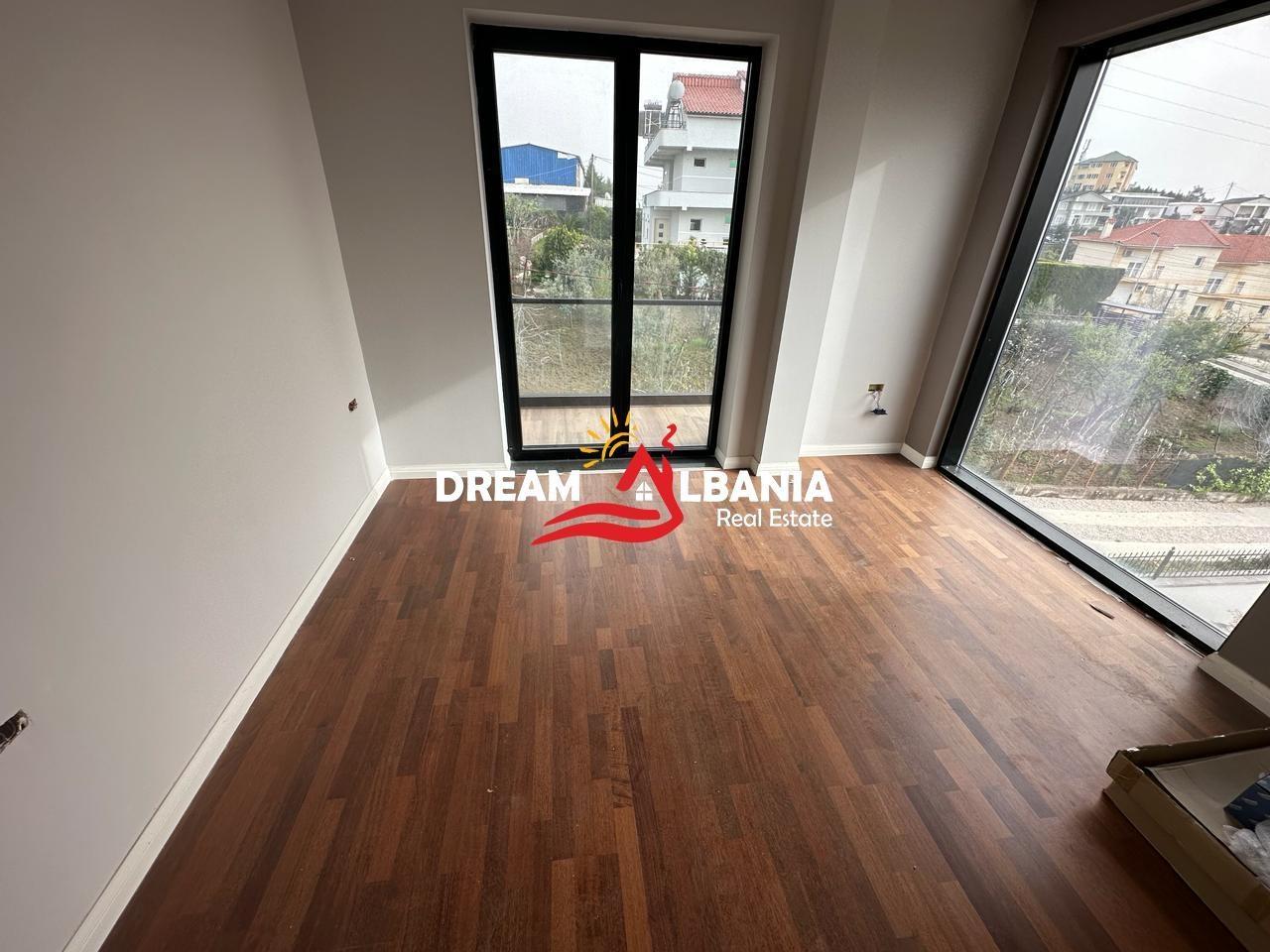 Jepet me qera villa 4 kateshe në zonën e Farkës së vogël pranë