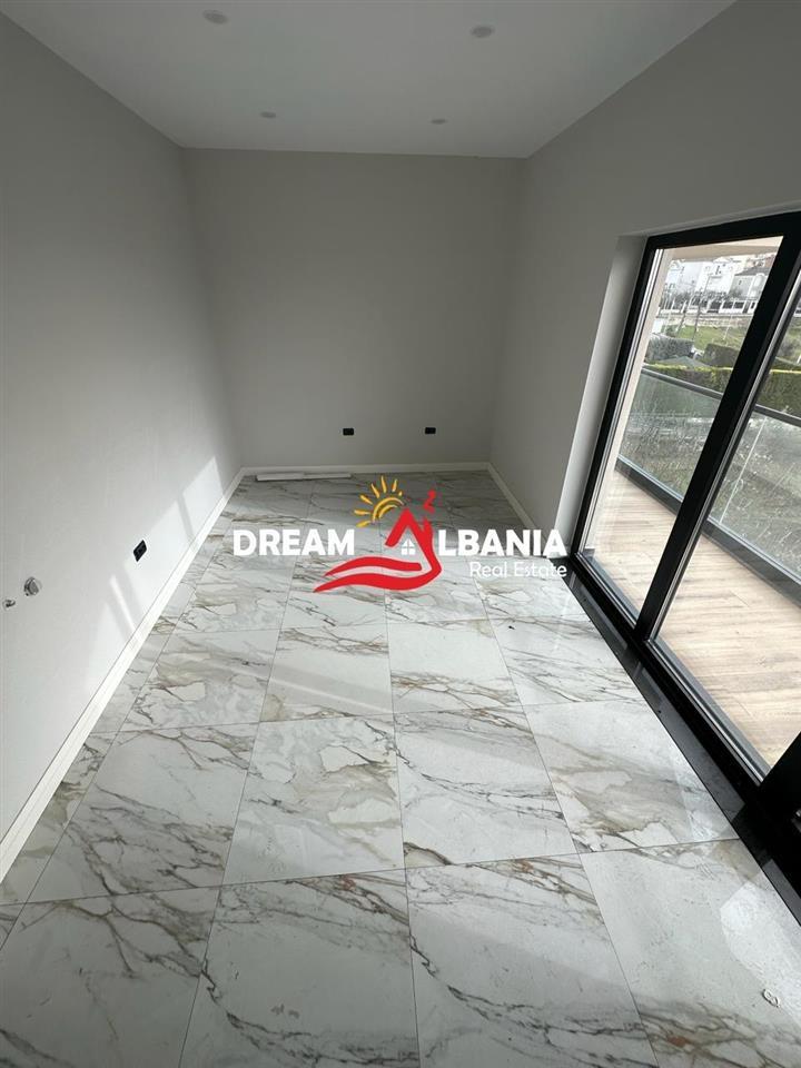 Jepet me qera villa 4 kateshe në zonën e Farkës së vogël pranë