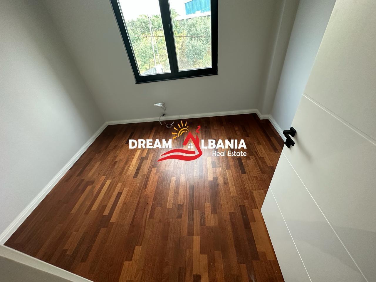 Jepet me qera villa 4 kateshe në zonën e Farkës së vogël pranë
