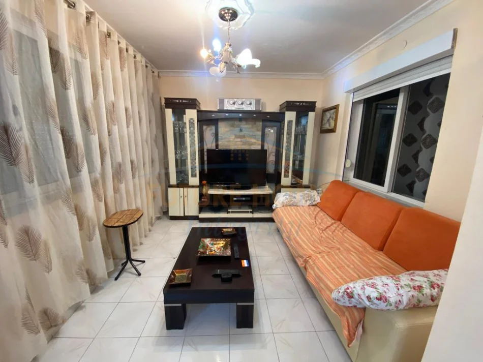 Tirane, affitto appartamento 2+1, Piano 1, 85 m² 600 € (Via Elbasanit)