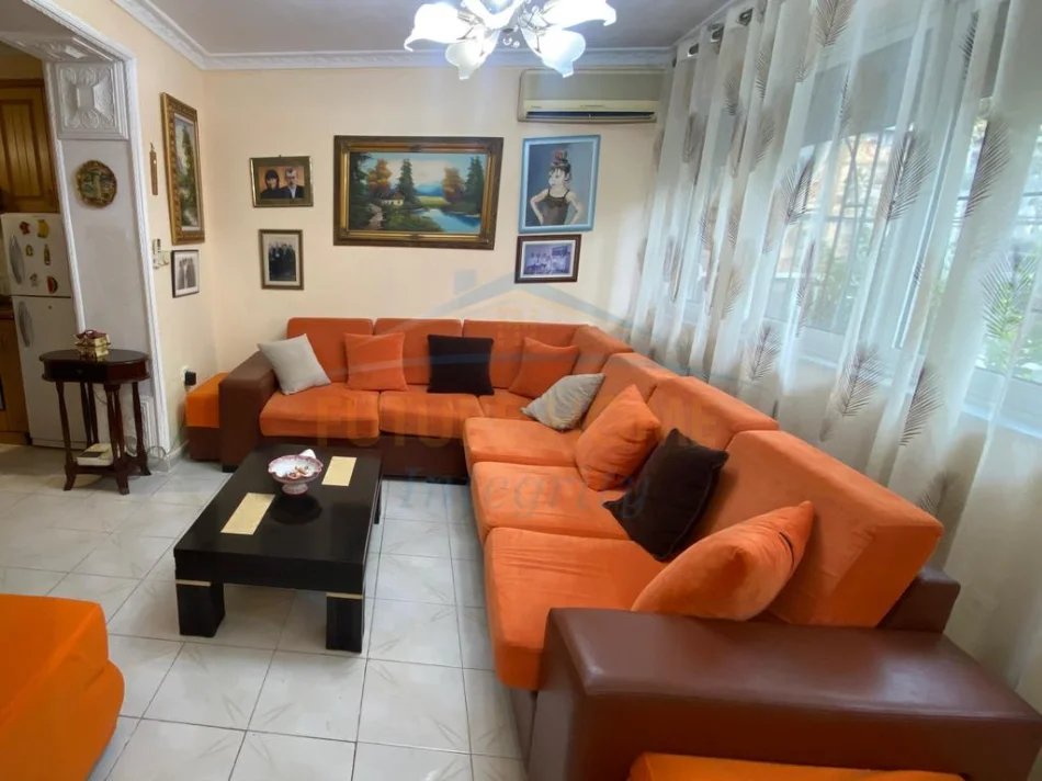 Tirane, affitto appartamento 2+1, Piano 1, 85 m² 600 € (Via Elbasanit)