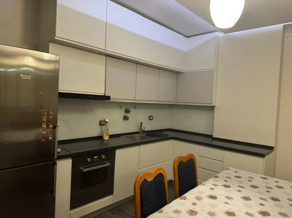 Tirana, 2+1 Apartment for Rent, 1st Floor, 90 m², €570 (Teodor Keko Street)