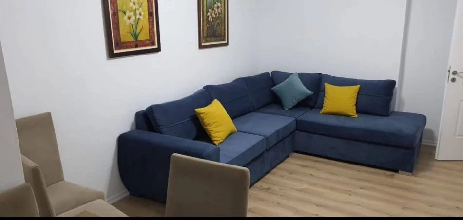 Tirane, affitto di appartamento 2+1+Balcone Piano 4, 75 m² 550 € (BRRYL)