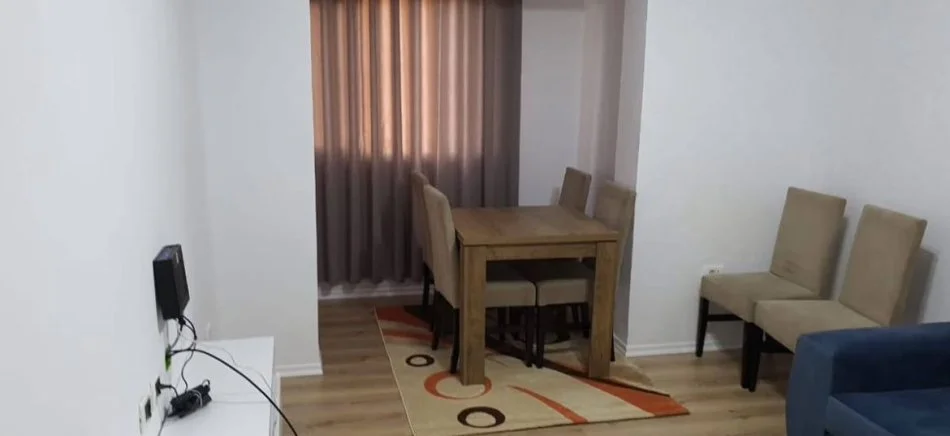 Tirane, affitto di appartamento 2+1+Balcone Piano 4, 75 m² 550 € (BRRYL)