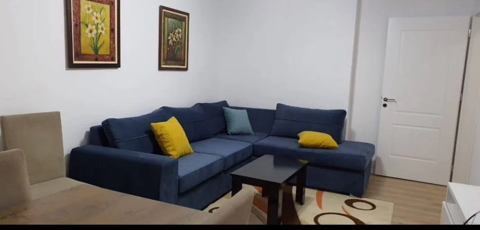 Tirane, affitto di appartamento 2+1+Balcone Piano 4, 75 m² 550 € (BRRYL)