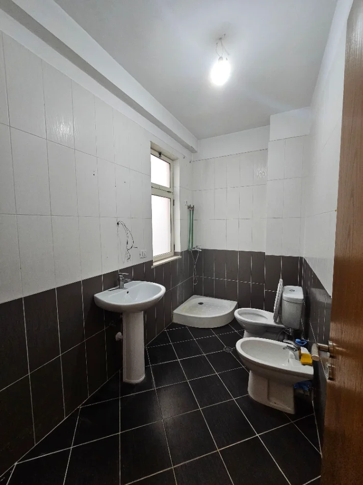 Tirana, 2+1 Apartment for Rent, 5th Floor, 92 m², €520 (Joklin Persi Street)