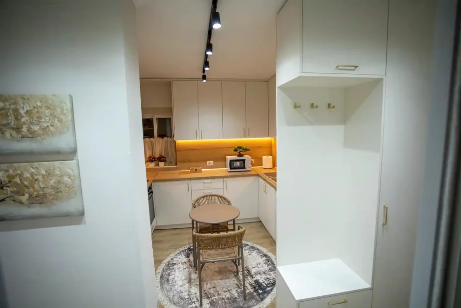Tirane, affitto appartamento 1+1 Piano 2, 70 m² 500 € (Xhamlliku)