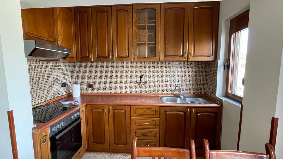 Tirane, affitto appartamento 1+1 al quinto piano, 60 m², 450 € (PORCELLANA)