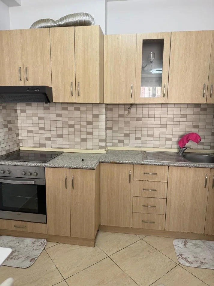 Tirane, Rental Apartment 1+1 with Balcony, 7th Floor, 74 m², €430 (YBERRISH)