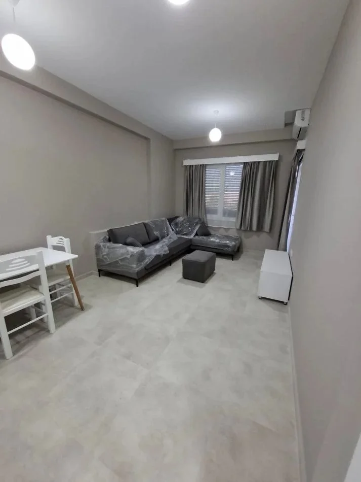 Tirane, affitto appartamento 1+1 al sesto piano, 60 m², 600 € (RRUGA E KAVAJES)