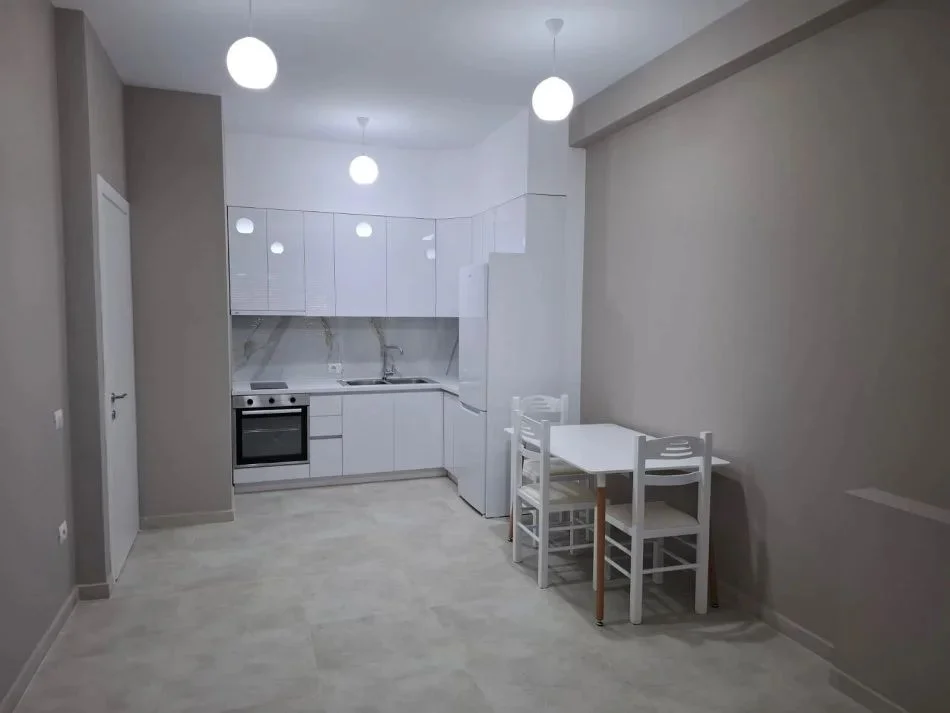 Tirane, affitto appartamento 1+1 al sesto piano, 60 m², 600 € (RRUGA E KAVAJES)