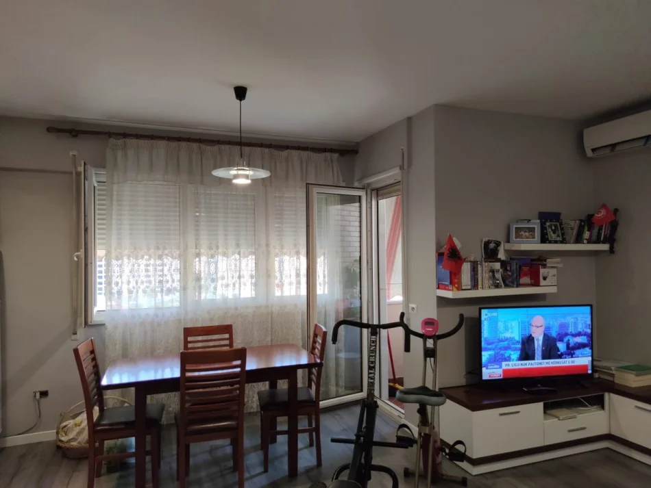 Tirane, Apartment 1+1 for Rent, 4th Floor, 70 m², €650 (Kristal Center)