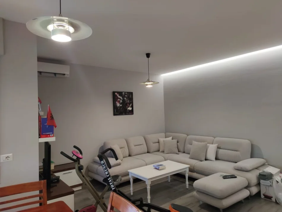 Tirane, Apartment 1+1 for Rent, 4th Floor, 70 m², €650 (Kristal Center)