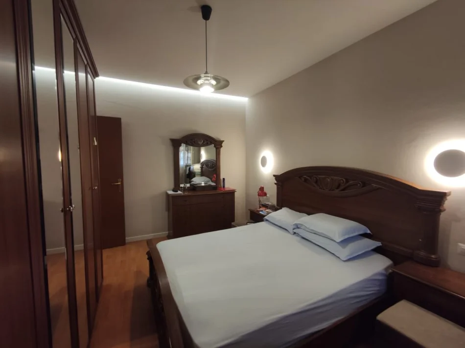 Tirane, Apartment 1+1 for Rent, 4th Floor, 70 m², €650 (Kristal Center)