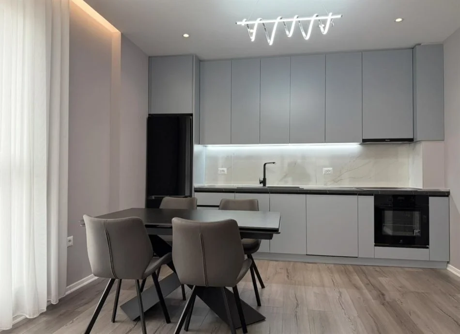 Tirane, affitto appartamento 2+1 Piano 8, 103 m² 900 € (DON BOSKO)