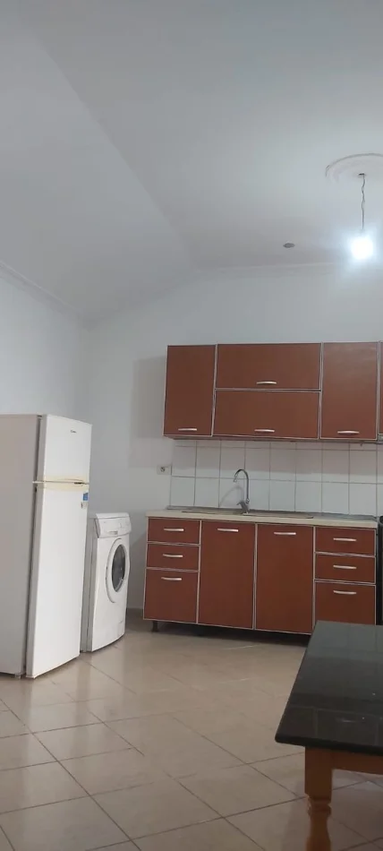 Tirane, affitto appartamento 1+1 Piano 1, 80 m² 350 € (Jordan Misja)