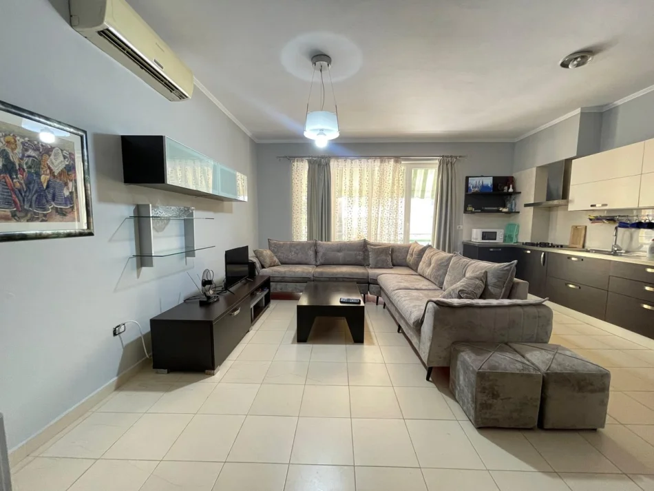 Tirane, 2+1 Apartment for Rent, Second Floor, 116 m², €700 (Zoo Garden)