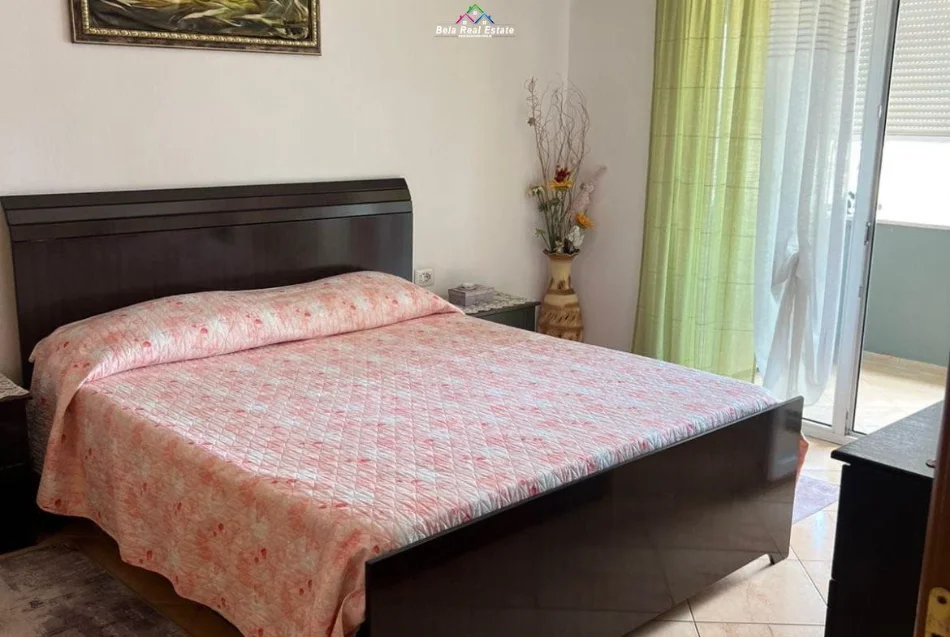 Tirane, affitto appartamento 2+1 Piano 7, 85 m² 480 € (cortile interno)