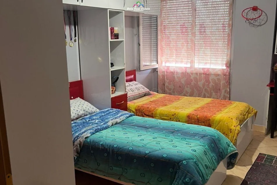 Tirane, affitto appartamento 2+1 Piano 7, 85 m² 480 € (cortile interno)