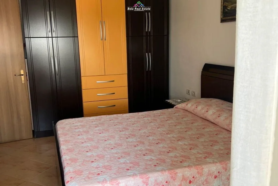 Tirane, affitto appartamento 2+1 Piano 7, 85 m² 480 € (cortile interno)