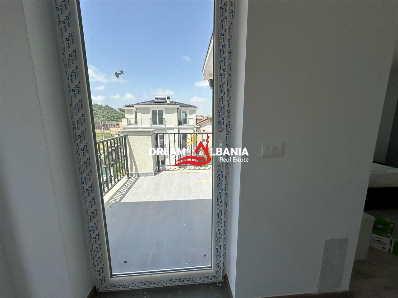 Jepet con affitto villa a 3 piani, presso Residenza “Vila Lule”