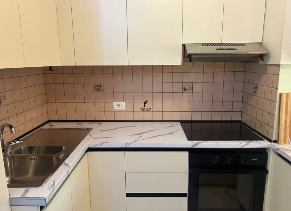 Tirane, affitto appartamento 2+1 Piano 4, 100 m² 600 € (21 DICEMBRE)