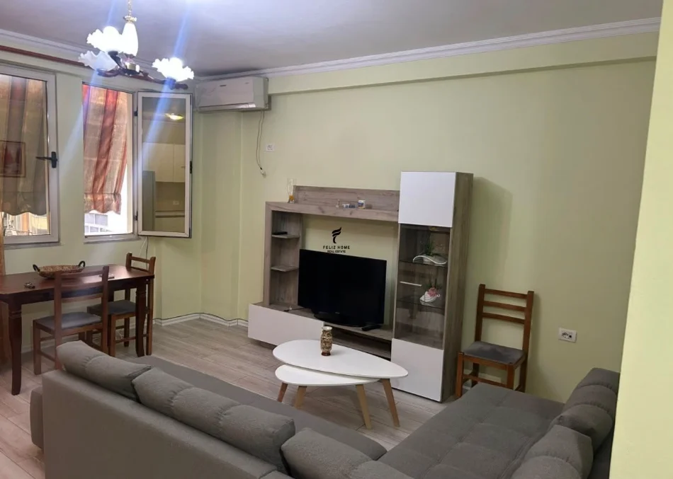 Tirane, affitto appartamento 2+1 Piano 4, 100 m² 600 € (21 DICEMBRE)