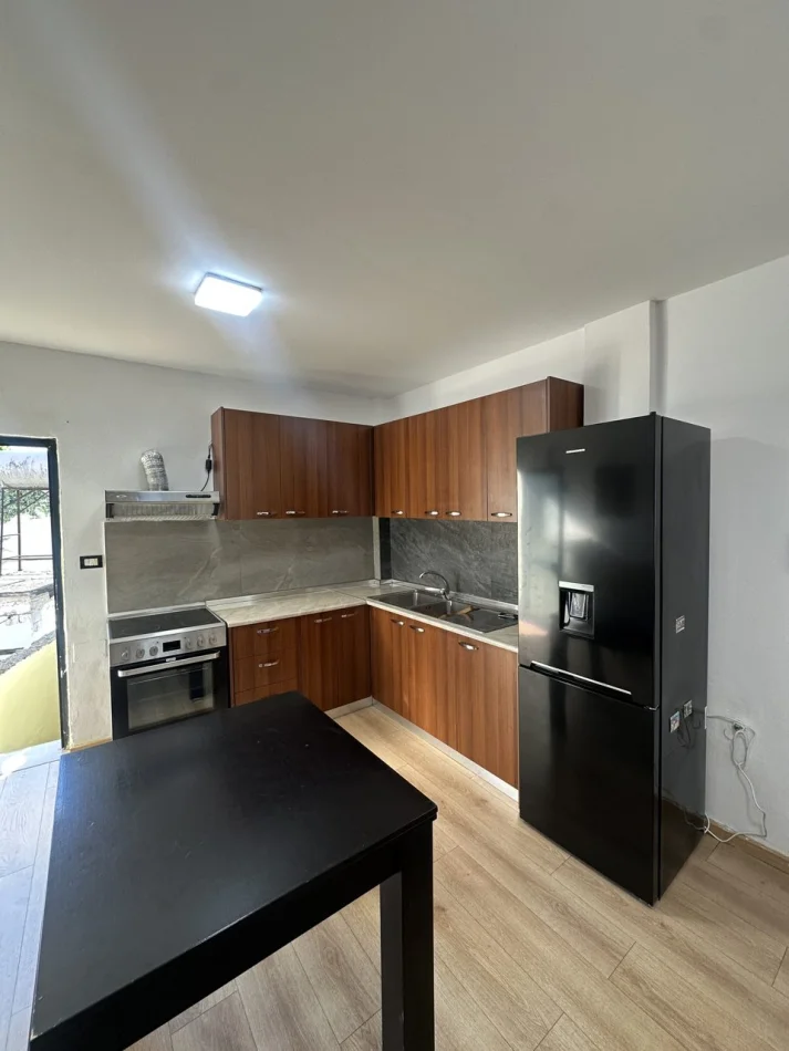 Tirana, Studio Apartment for Rent on 2nd Floor, 40 m², €350 (New Electric Market)
