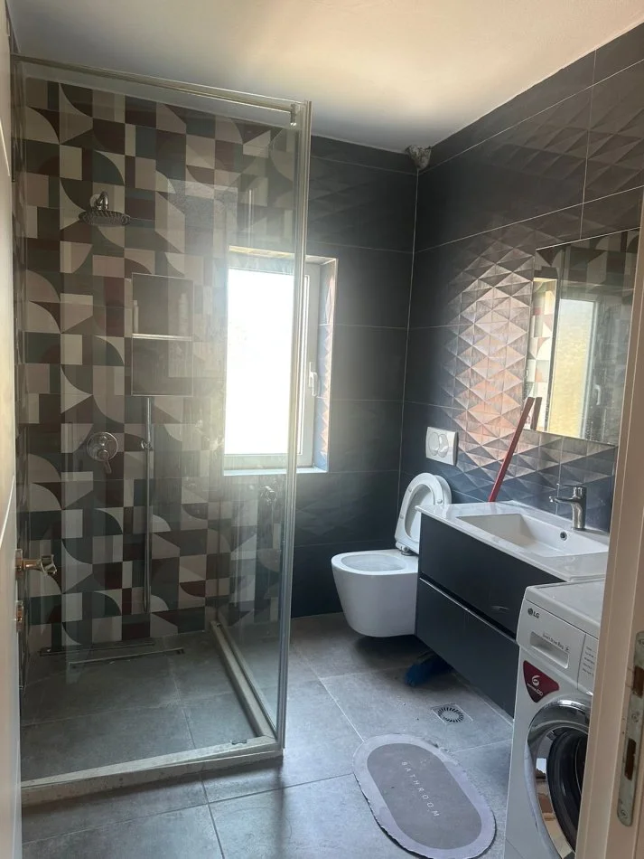 Tirane, affitto appartamento 3+1 Piano 4, 100 m² 800 € (VIA DI DURRES)