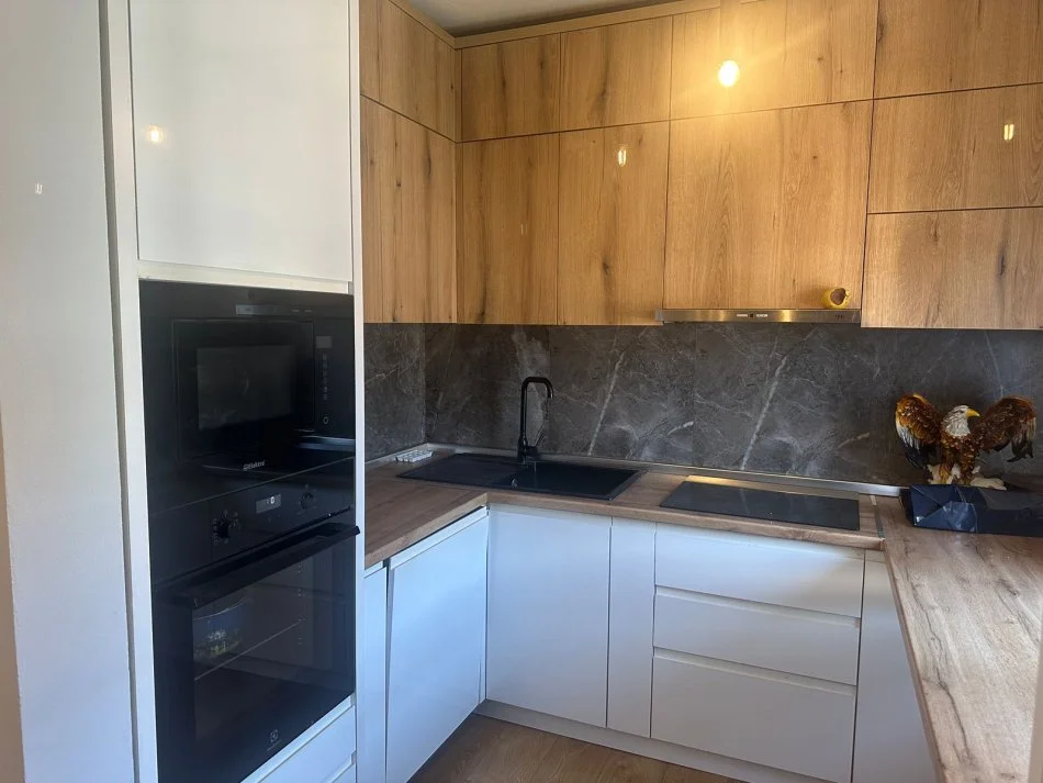 Tirane, affitto appartamento 3+1 Piano 4, 100 m² 800 € (VIA DI DURRES)