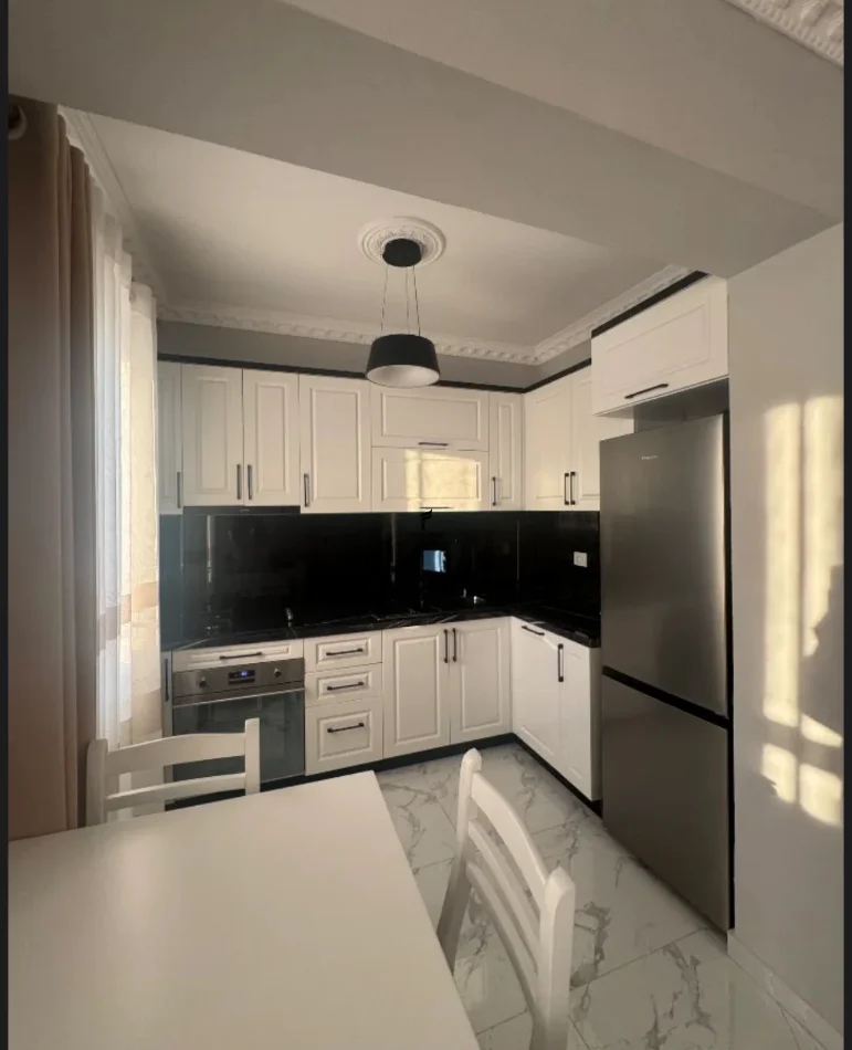 Tirane, affitto appartamento 2+1 Piano 3, 110 m² 600 € (ALI DEMI)