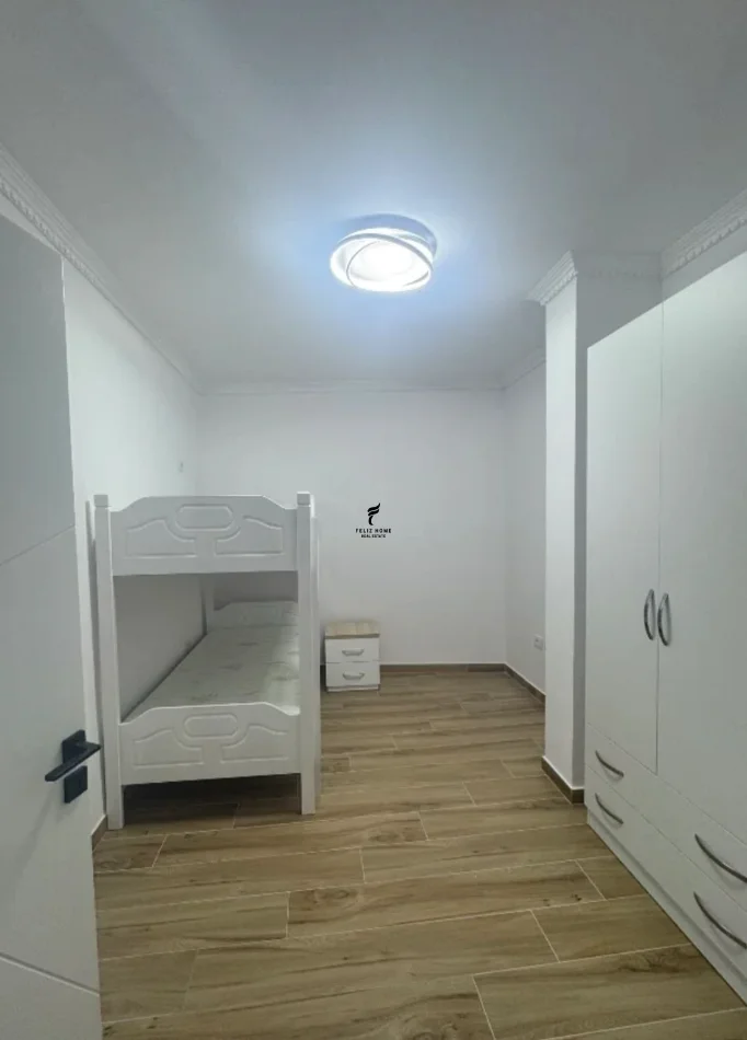 Tirane, affitto appartamento 2+1 Piano 3, 110 m² 600 € (ALI DEMI)
