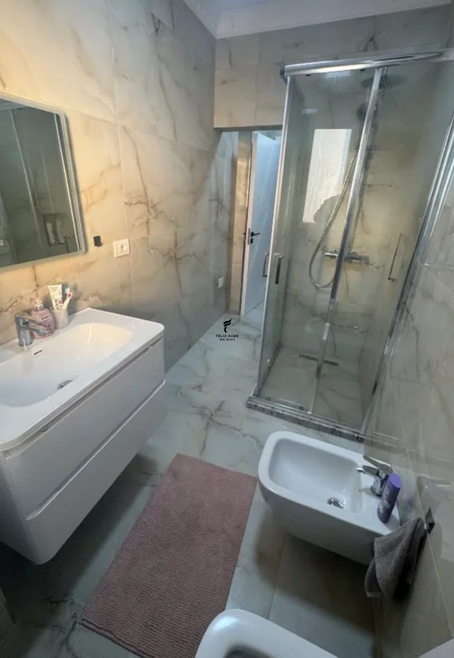 Tirane, affitto appartamento 2+1 Piano 3, 110 m² 600 € (ALI DEMI)