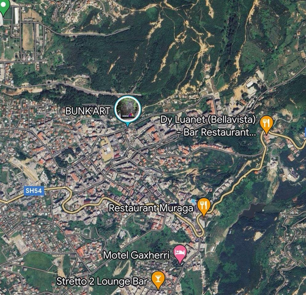 For Sale 2 Garages in Linze, Near Restaurant, 2 Months