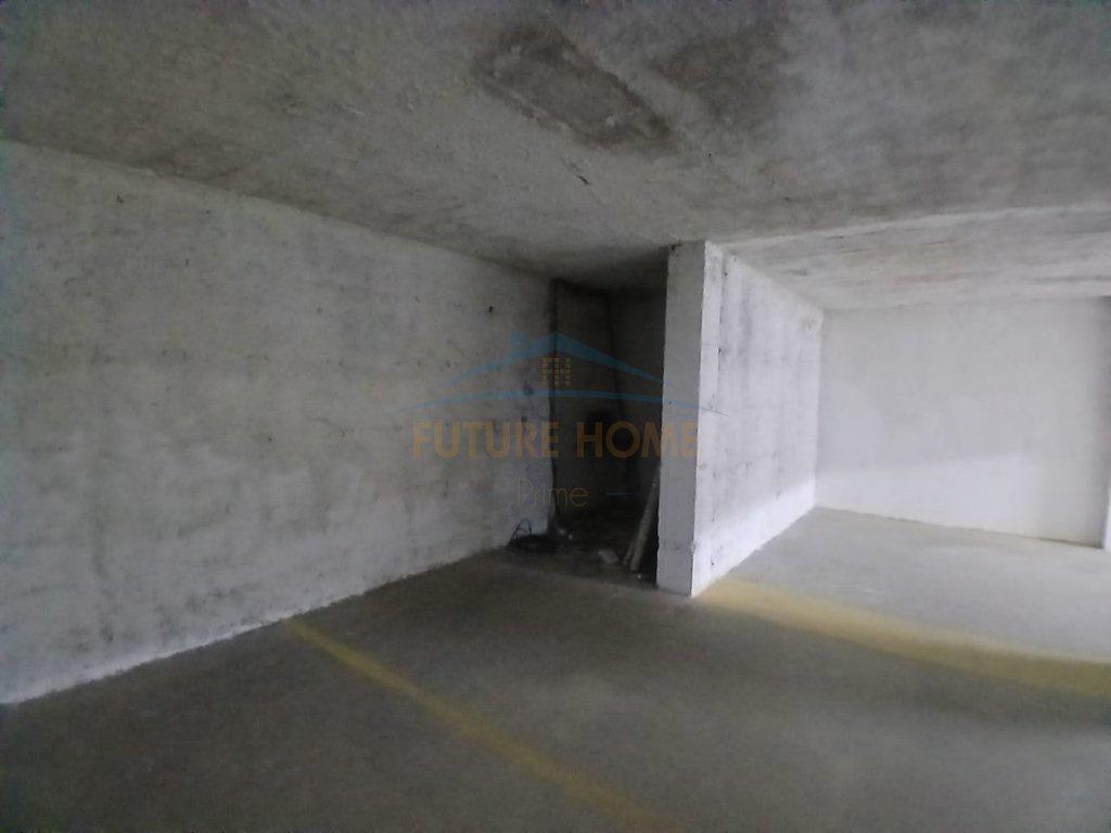 0683487469 Affitto, 5 Garage, Via e Kavajës, Tirana