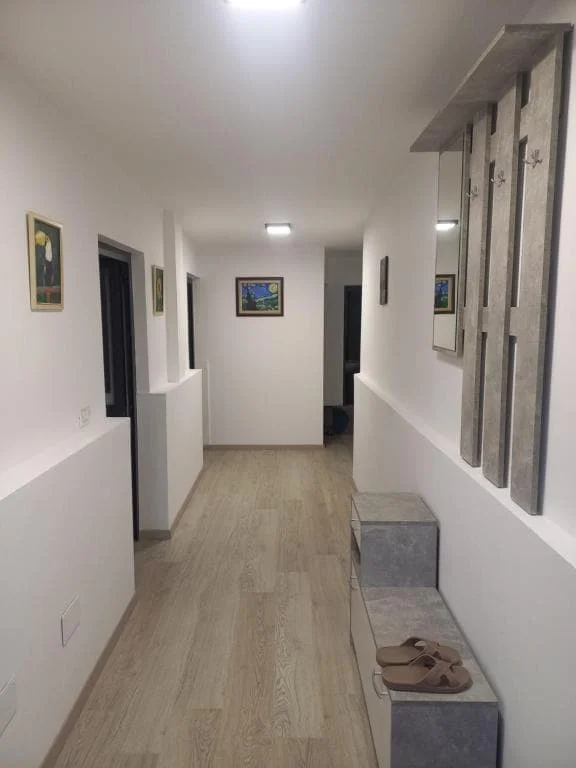 Tirane, affitto mensile Villa 1+1 Piano 1, 75 m² 600 € (Via Ali Demi)