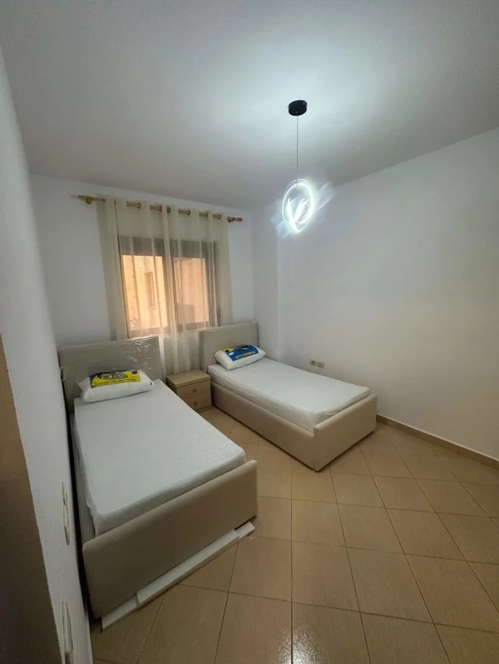 Tirana, affitto appartamento 2+1 Piano 3, 75 m² 450 € (ASTIR)