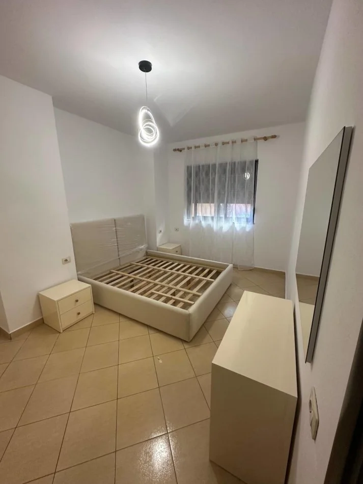 Tirana, affitto appartamento 2+1 Piano 3, 75 m² 450 € (ASTIR)